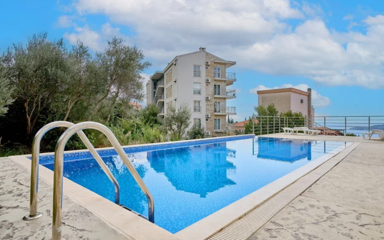 Studio mit Meerblick und Garage in Becici