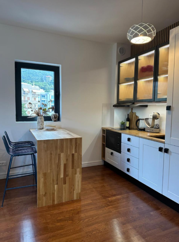 Studio mit Meerblick und Garage in Becici