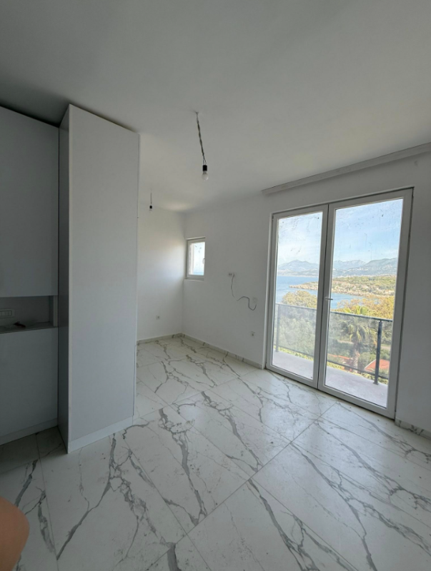 Studio for sale with sea view in Utjeha .