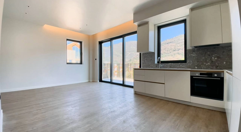 Modernan dvosoban apartman sa pogledom na more, Boka Place