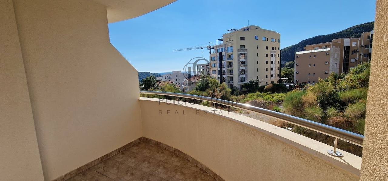 Sunny one-bedroom apartment in a quiet area of Bečići
