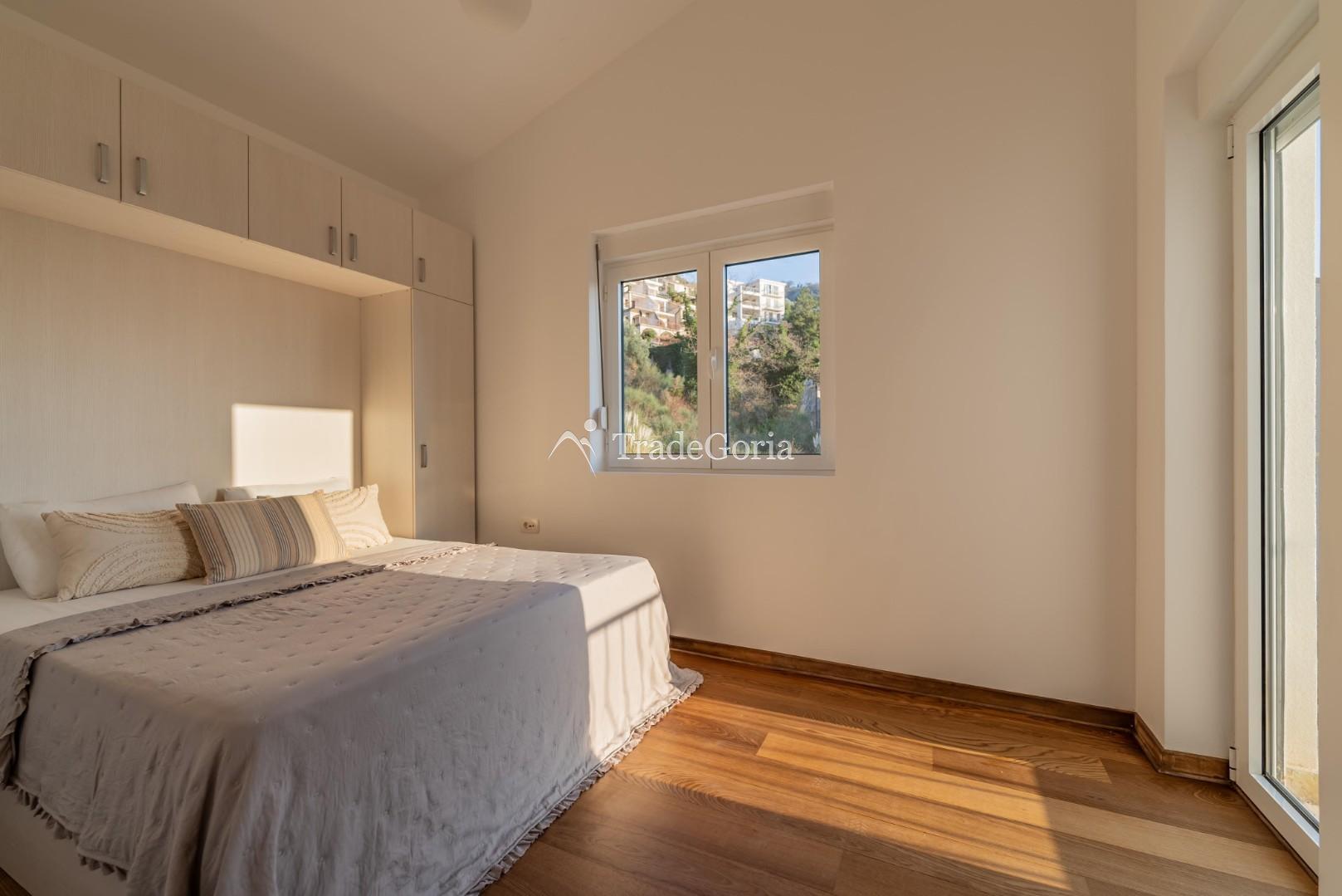 Helle und gemütliche 2-Zimmer-Wohnung mit Meerblick in Przno, Budva Riviera