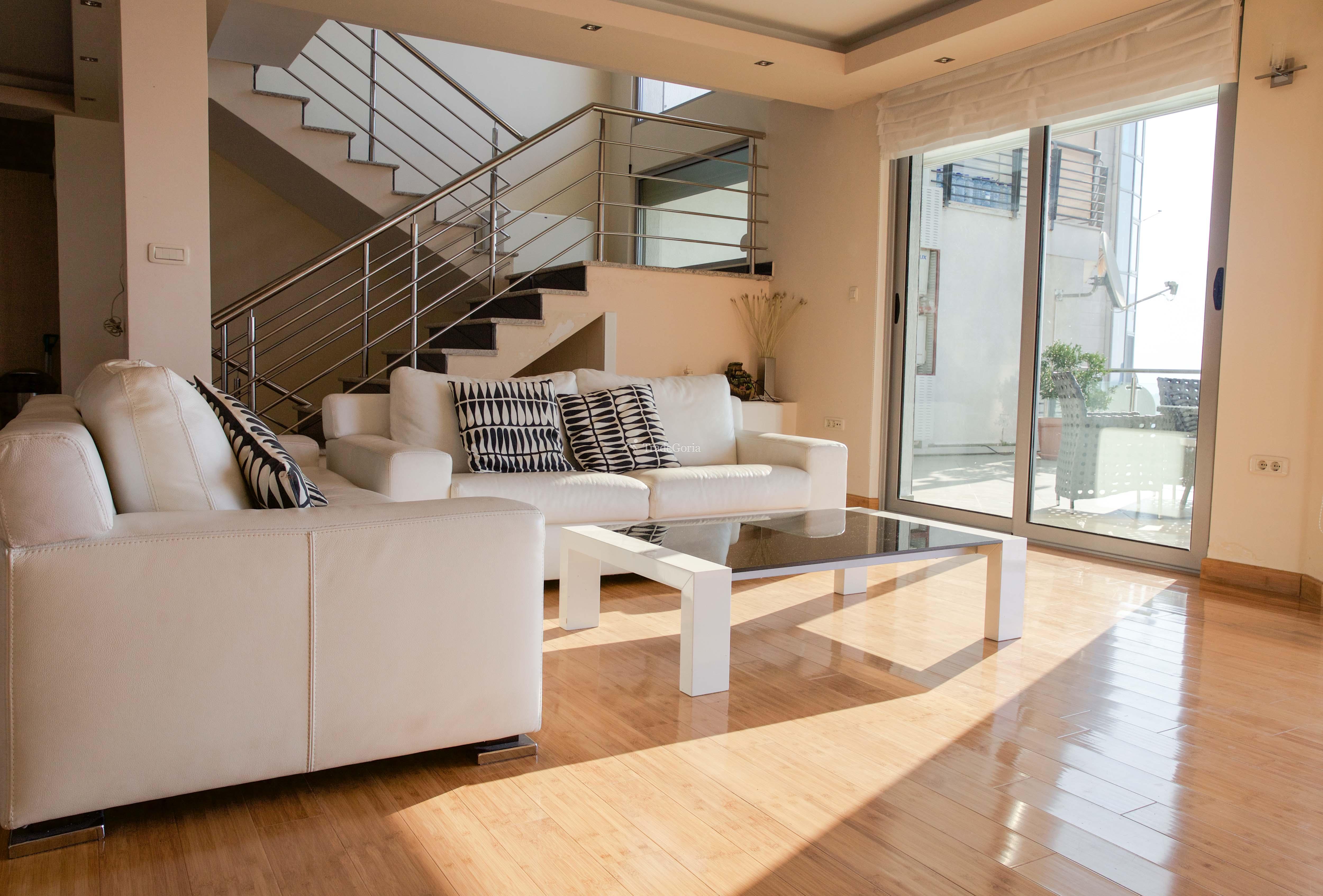 Townhouse with Pool in Vidikovac Budva