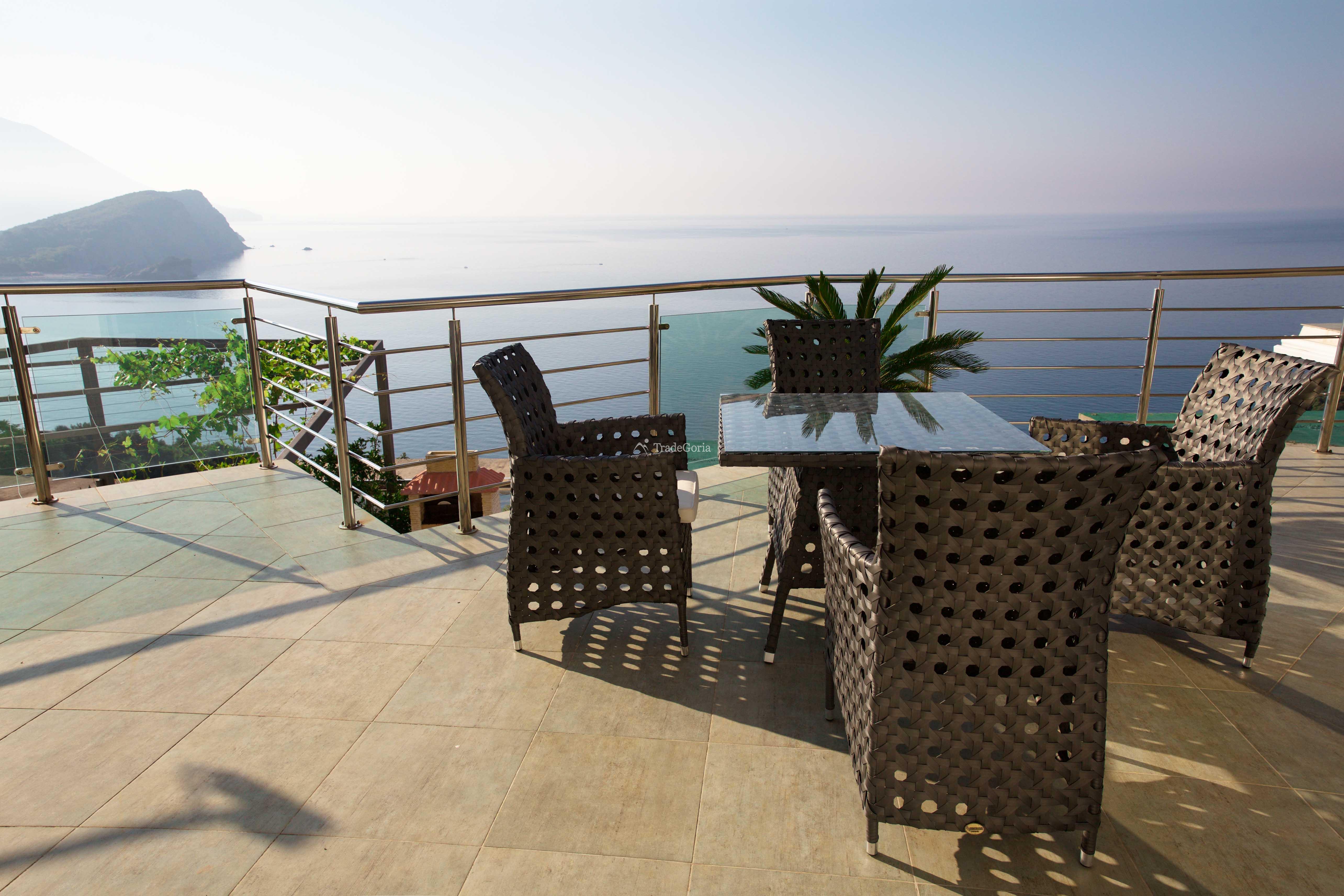 Townhouse with Pool in Vidikovac Budva