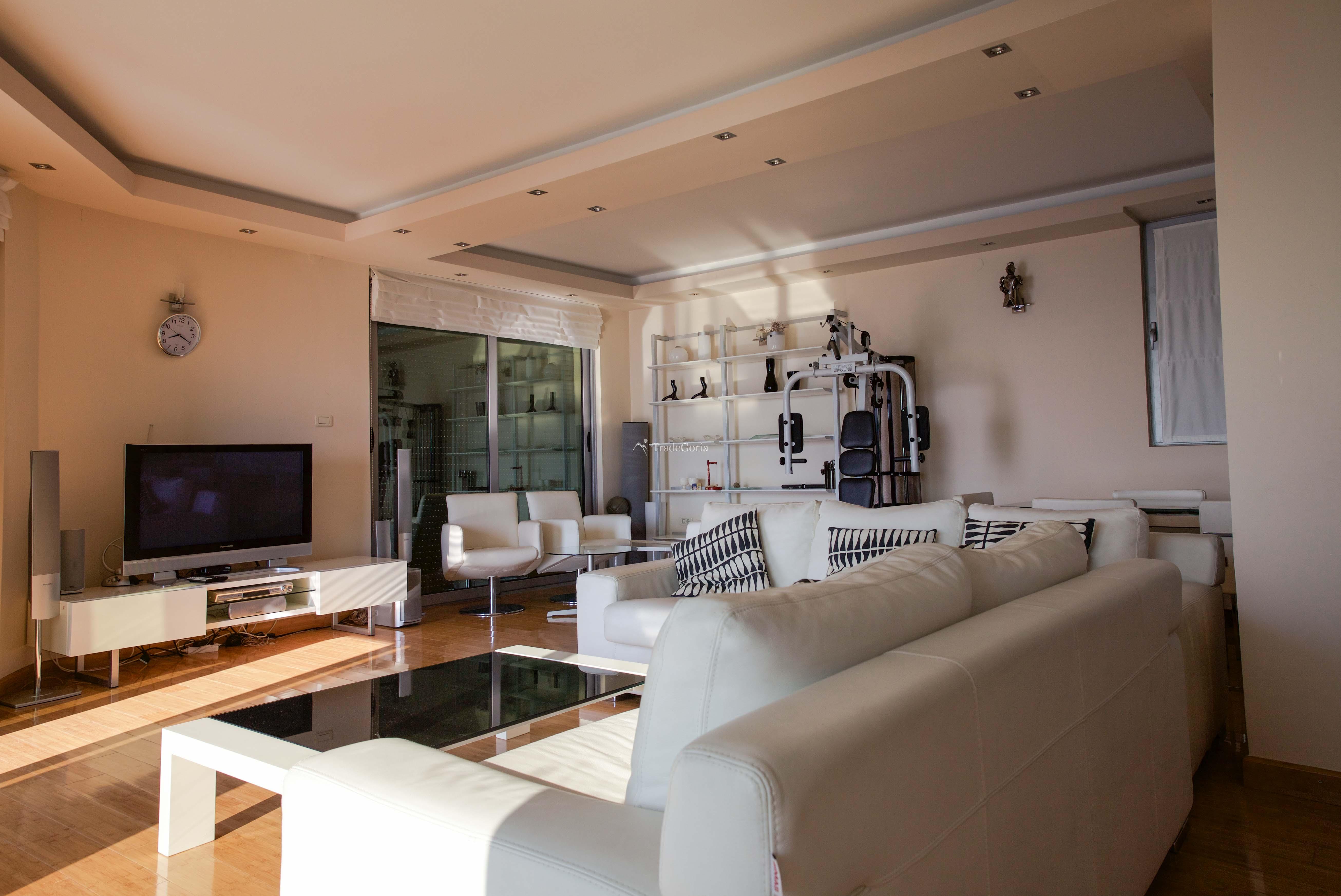 Townhouse with Pool in Vidikovac Budva