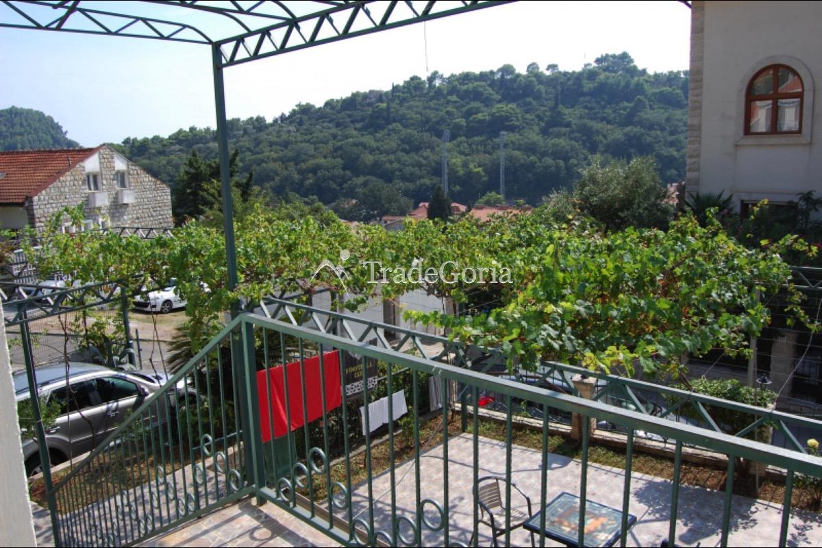 Townhouse u centru Petrovca za 300,000 evra