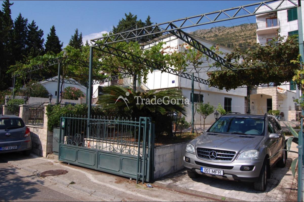 Townhouse u centru Petrovca za 300,000 evra