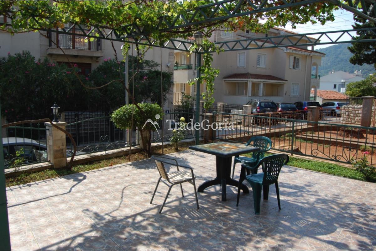 Townhouse u centru Petrovca za 300,000 evra