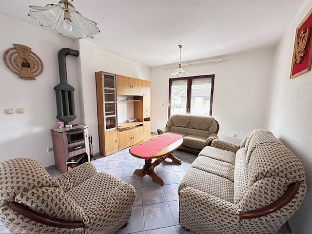 Легализованный двухэтажный дом с гаражом на участке 3600 м², Спуж
