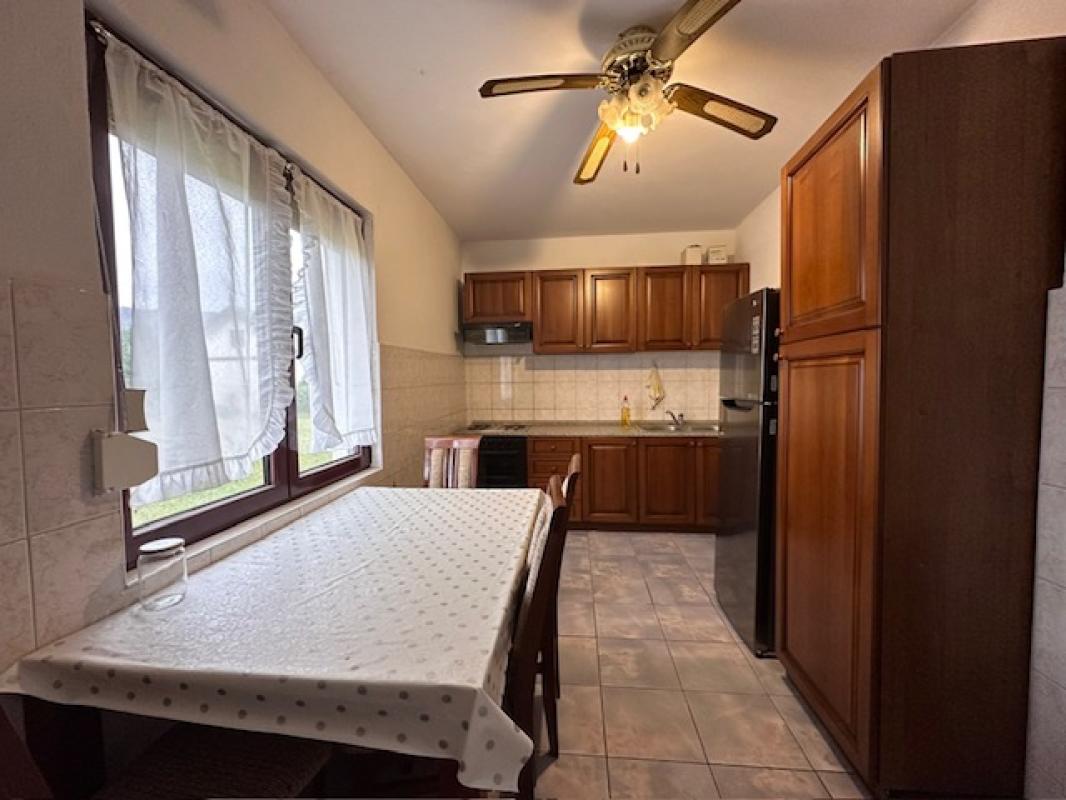 Легализованный двухэтажный дом с гаражом на участке 3600 м², Спуж