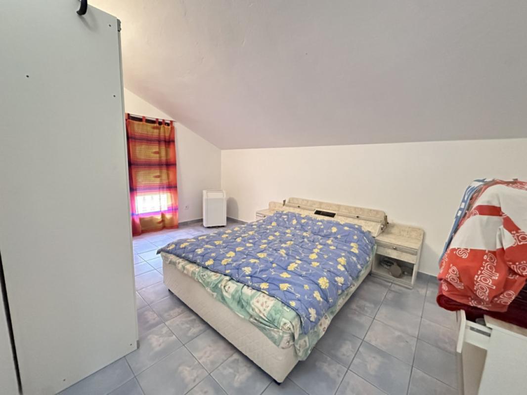 Легализованный двухэтажный дом с гаражом на участке 3600 м², Спуж