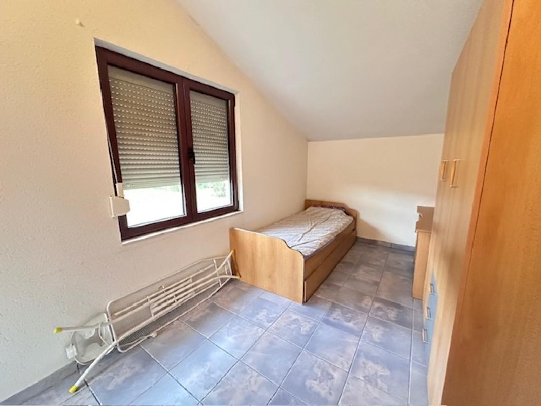 Легализованный двухэтажный дом с гаражом на участке 3600 м², Спуж