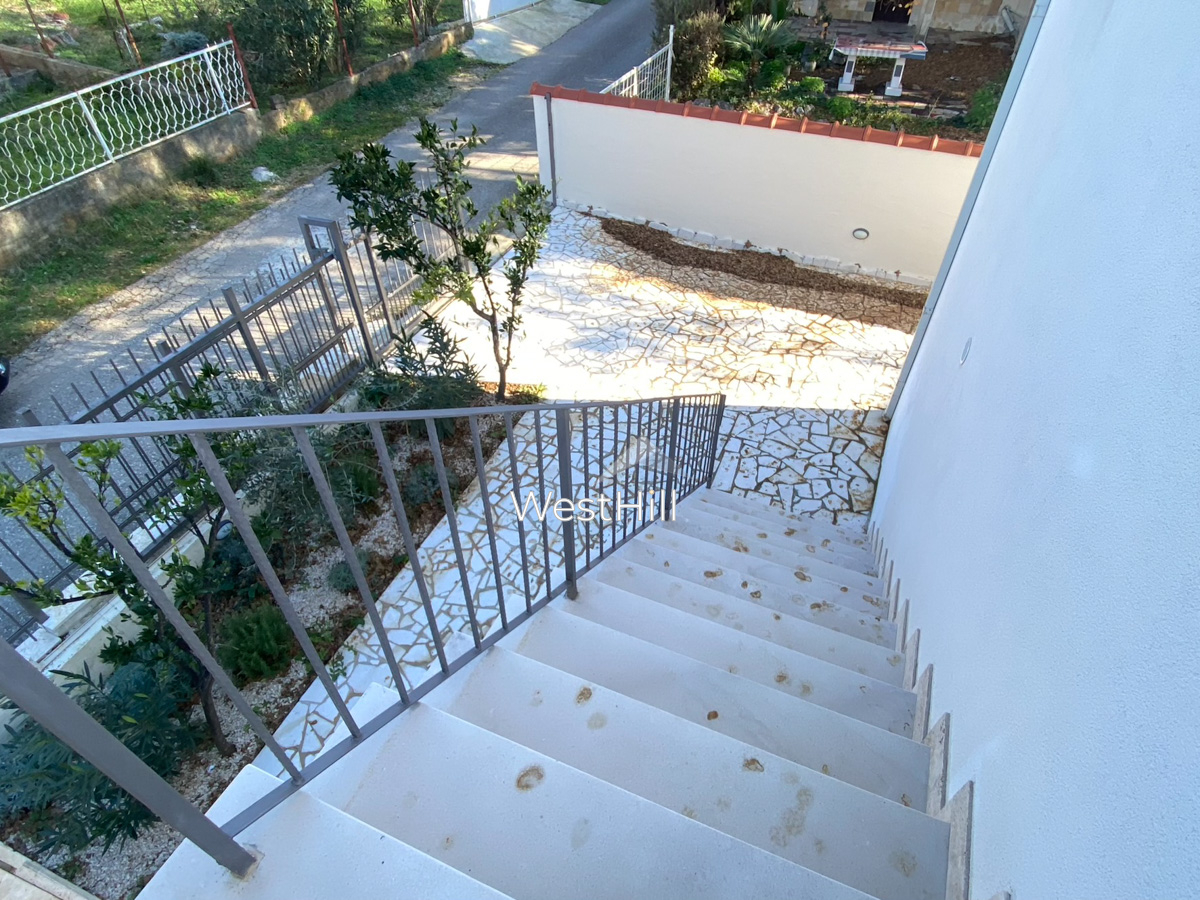 Sale three-apartment house with a sea view - object 8165 in Montenegro