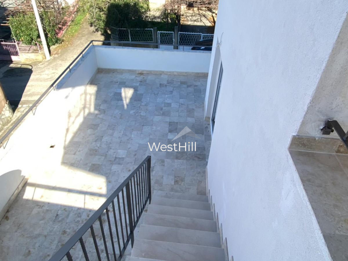 Sale three-apartment house with a sea view - object 8165 in Montenegro