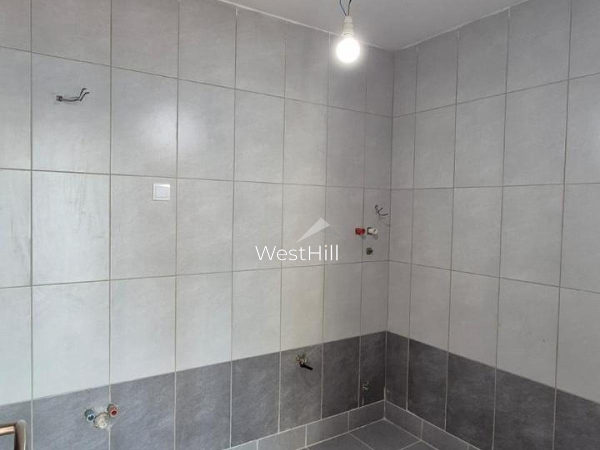 Trosoban stan u Petrovcu, Budvanska rivjera, Crna Gora