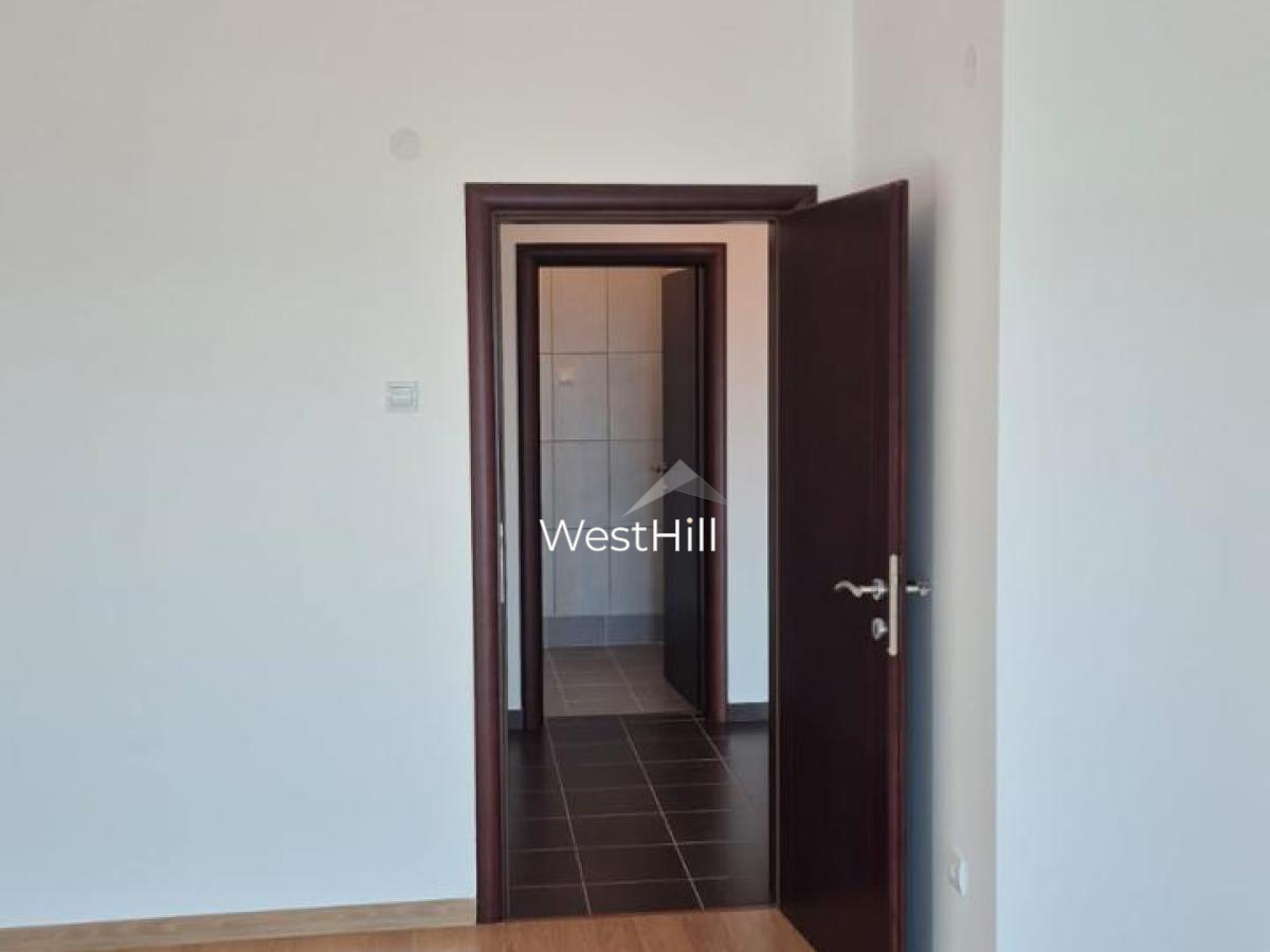 Trosoban stan u Petrovcu, Budvanska rivjera, Crna Gora