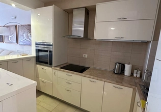 Three-bedroom apartment with sea view for rent, Bečići