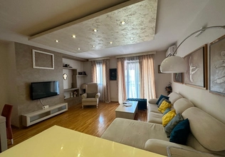 Three-bedroom apartment with sea view for rent, Bečići