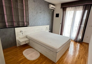 Three-bedroom apartment with sea view for rent, Bečići