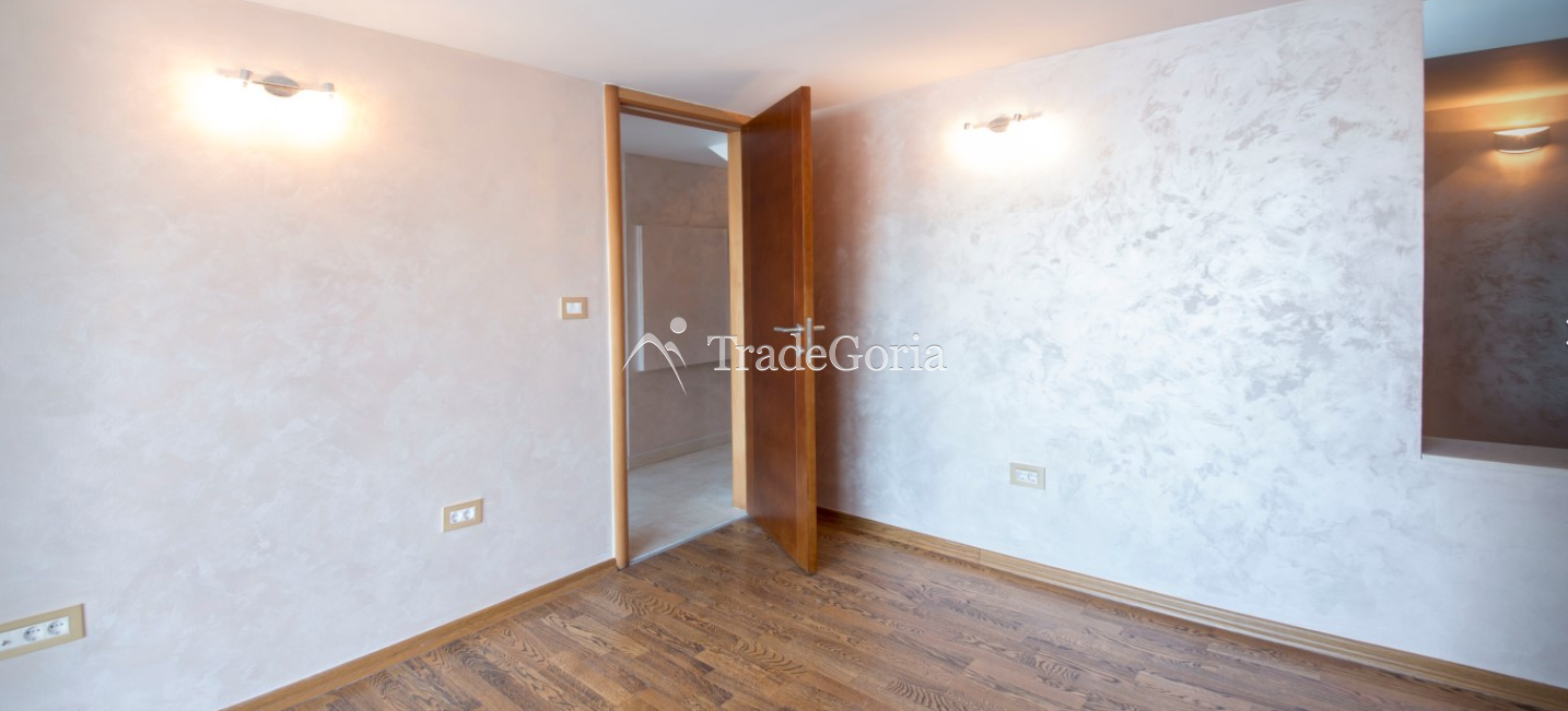 Tivat, Krasici - Villa 300m2, an der ersten Linie vom Meer - 1.700.000 Euro