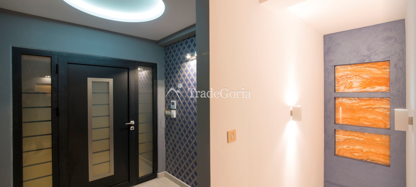 Tivat, Krasici - Villa 300m2, an der ersten Linie vom Meer - 1.700.000 Euro