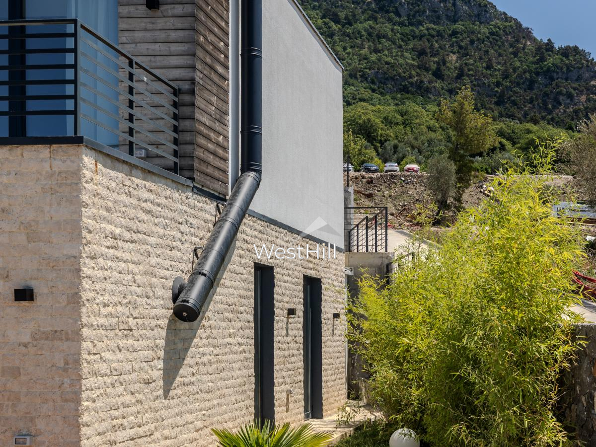 Townhouse with panoramic sea views in Kavac