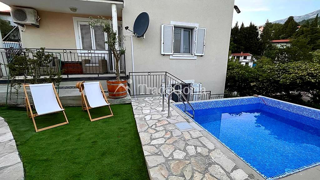 Three-story villa in the Green Zone of Sutomore