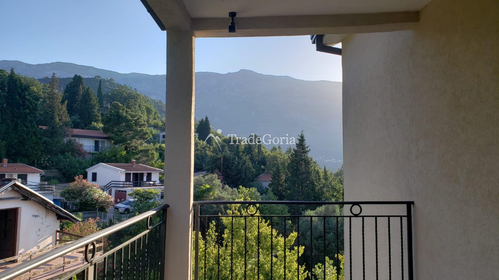 Three-story villa in the Green Zone of Sutomore