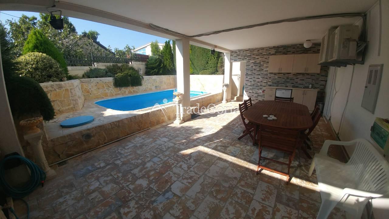Three-storey house 232m2 in Ratats village, Barskaya riviera.