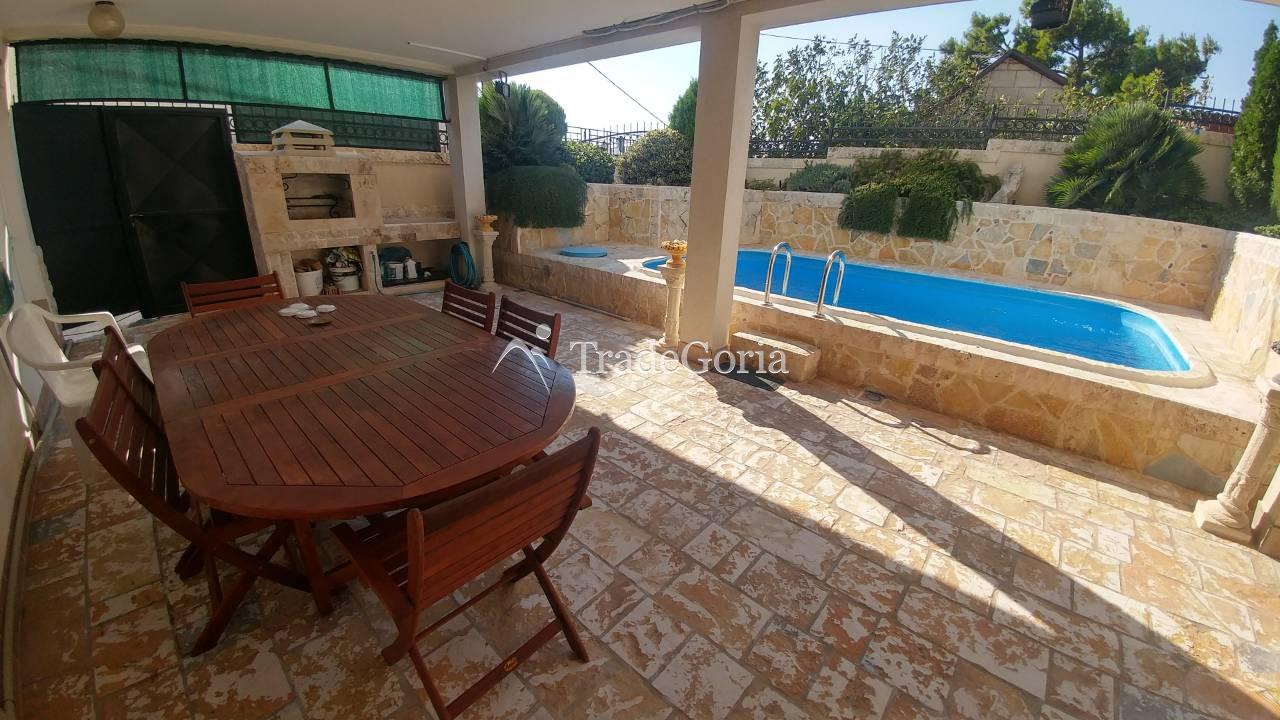 Three-storey house 232m2 in Ratats village, Barskaya riviera.
