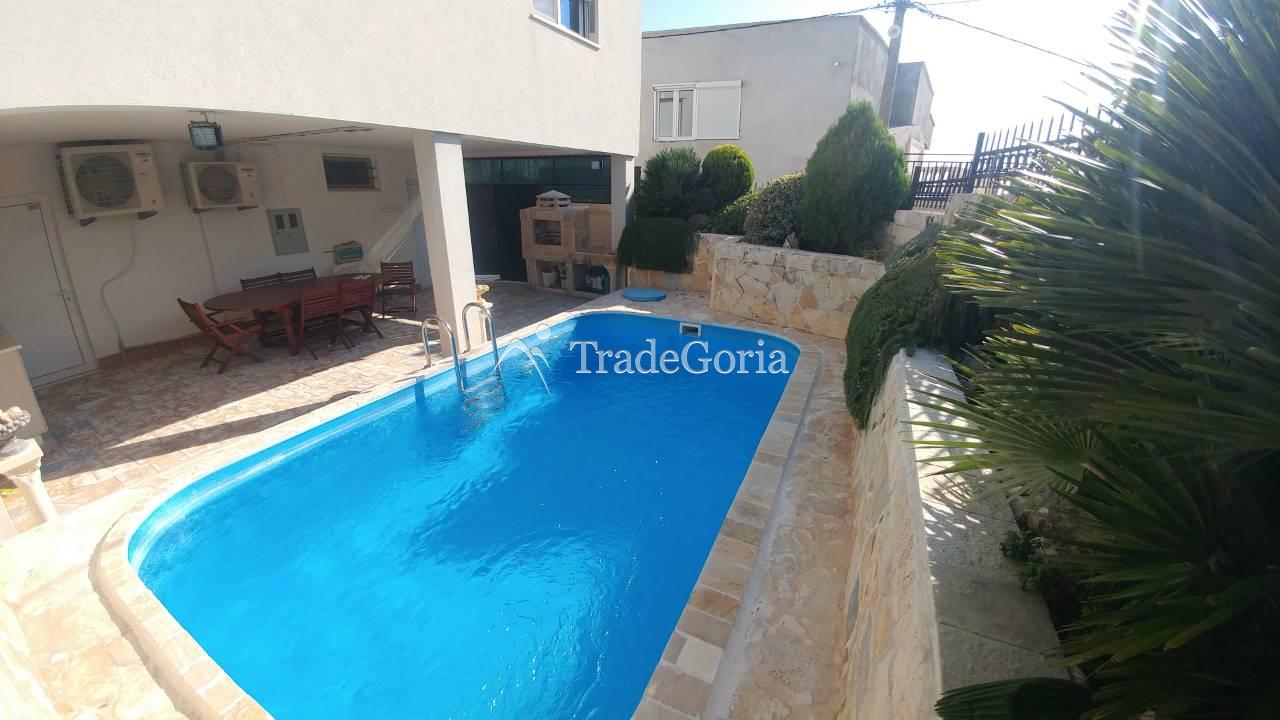 Three-storey house 232m2 in Ratats village, Barskaya riviera.