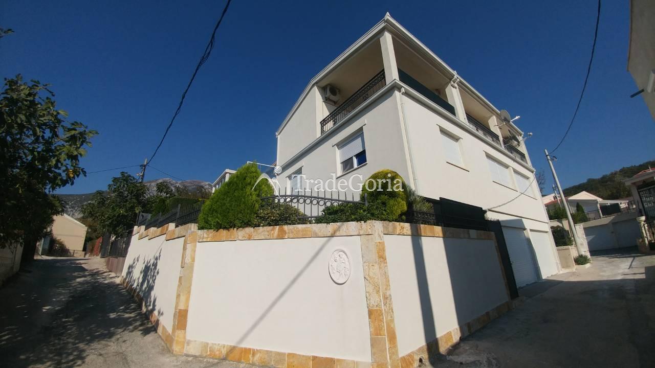 Three-storey house 232m2 in Ratats village, Barskaya riviera.