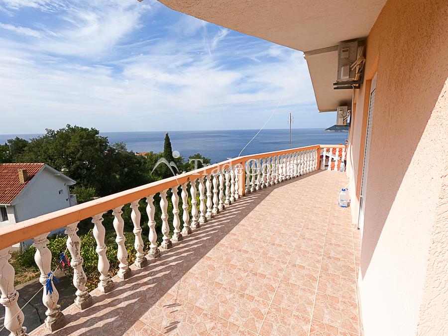 Three-story house with four apartments in Ratac, Bar
