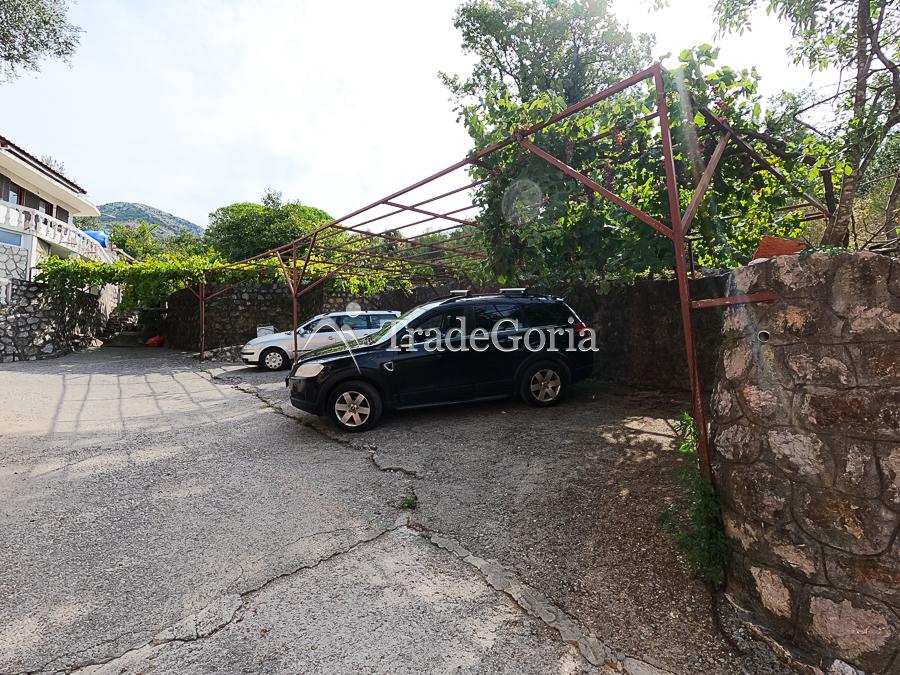 Three-story house with four apartments in Ratac, Bar