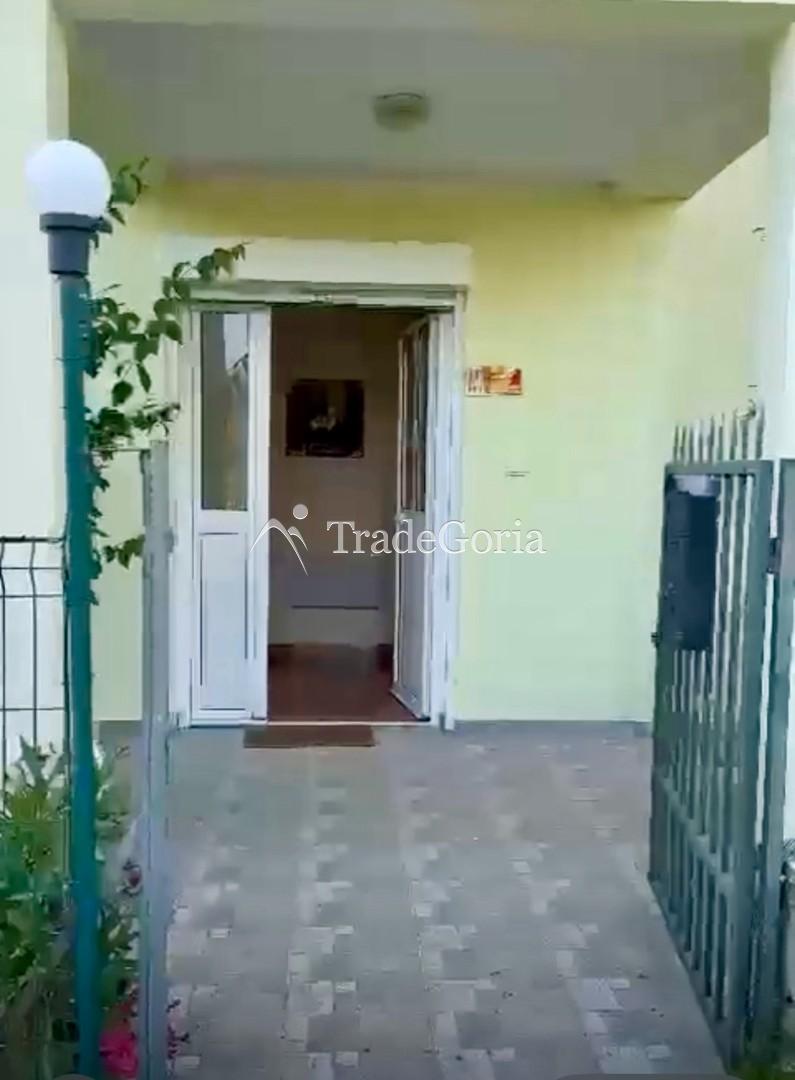 Three-story house with two apartments in Utjeha, Montenegro