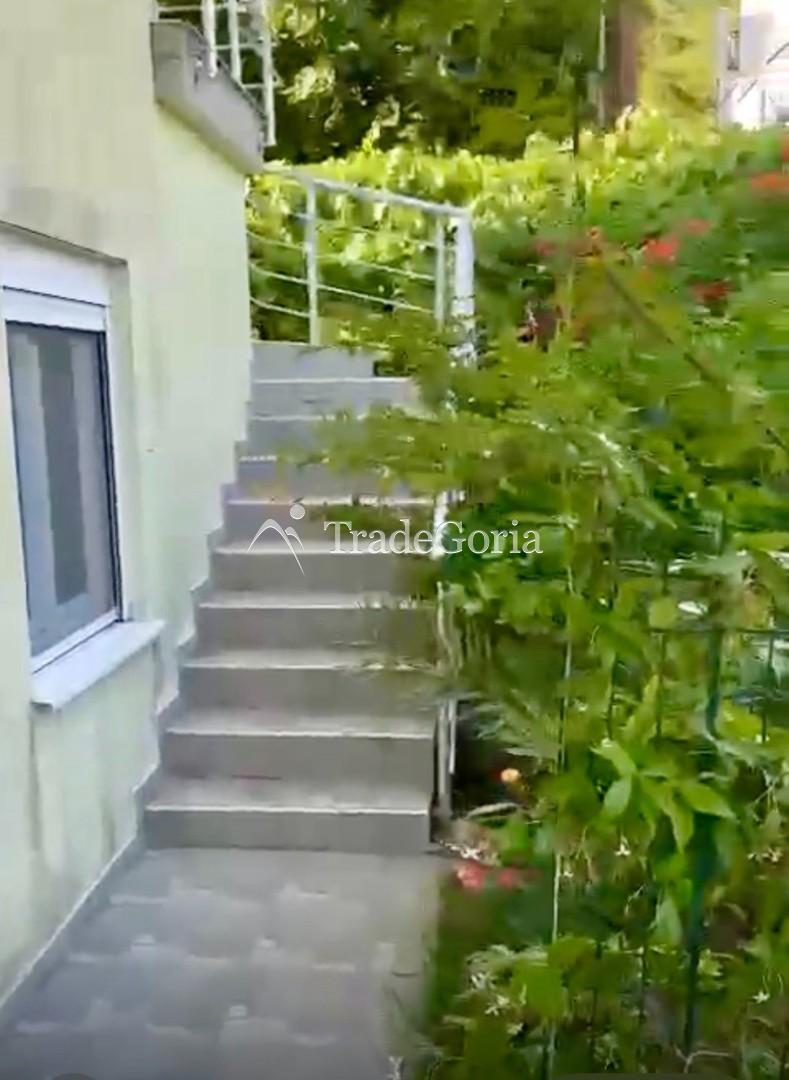 Three-story house with two apartments in Utjeha, Montenegro