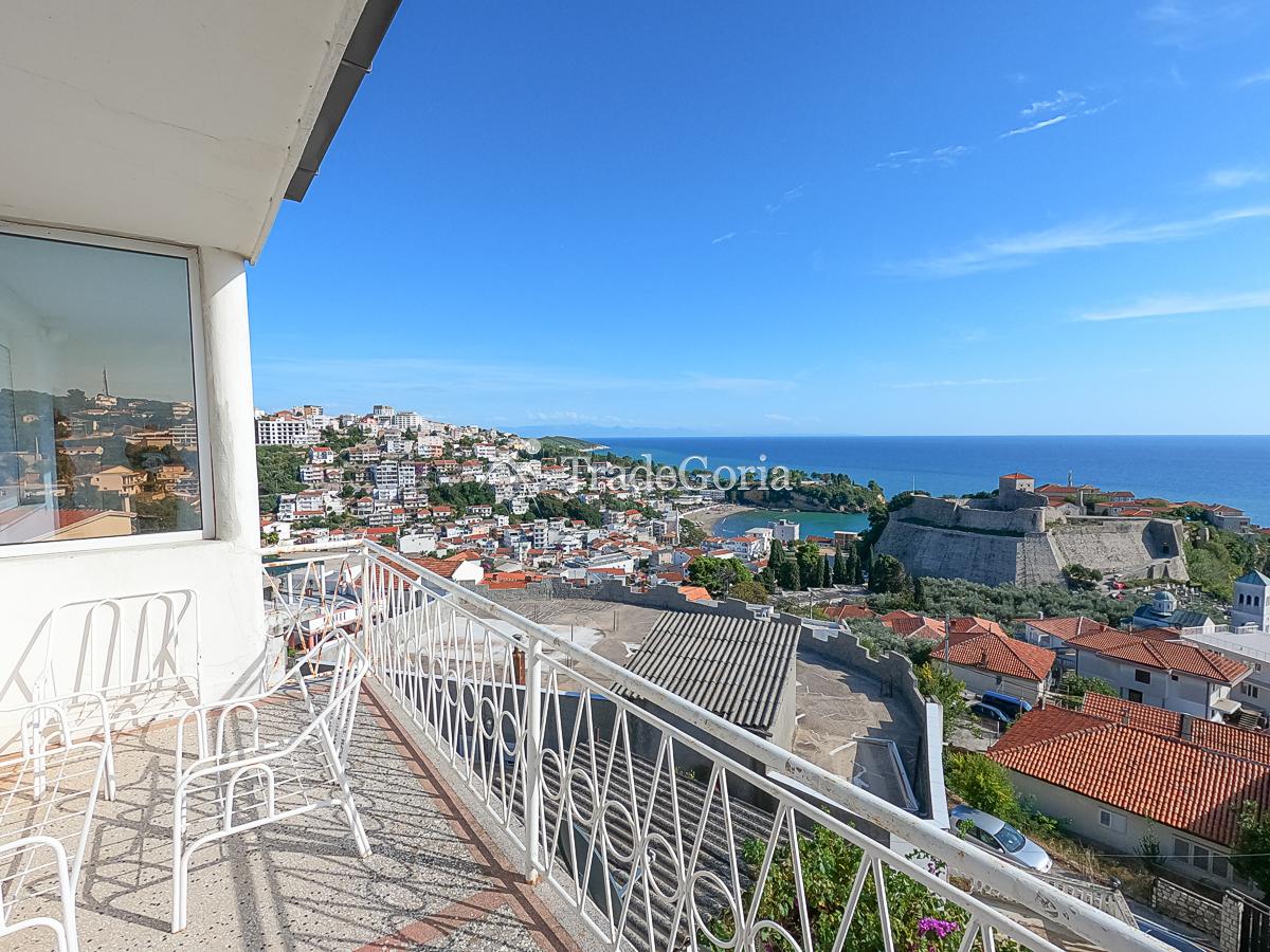 Trodnevna kuca u Limanu sa pogledom na stari grad Ulcinj.