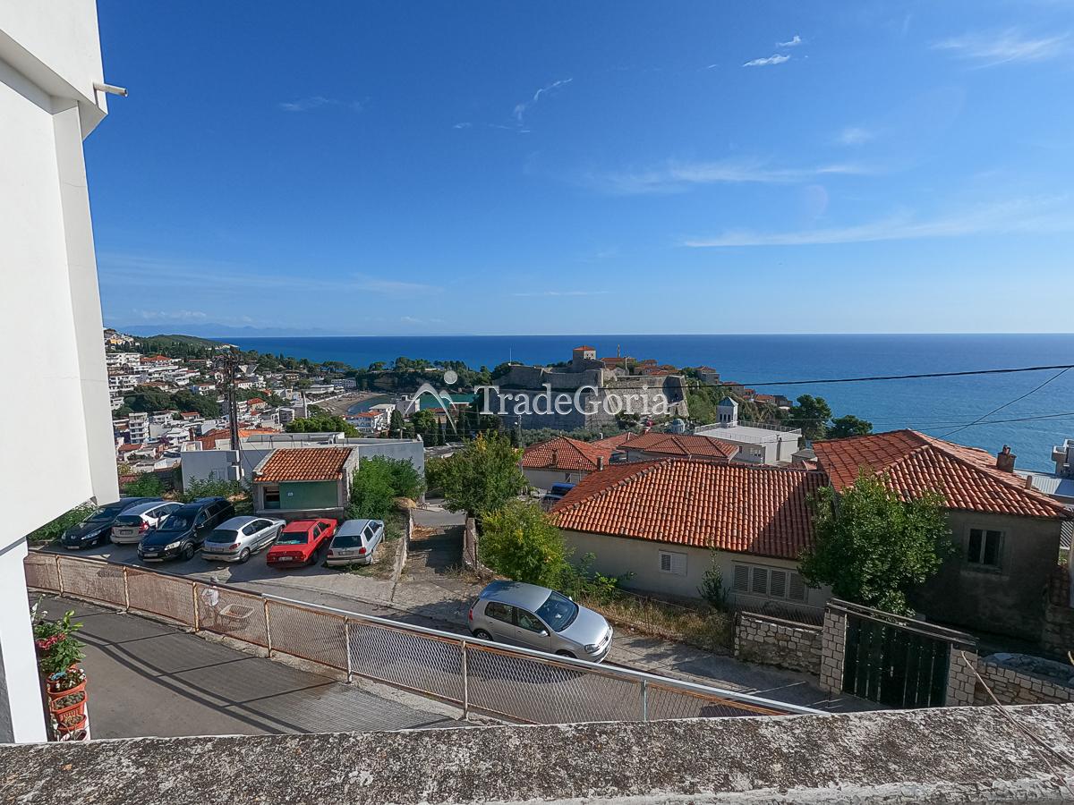 Trodnevna kuca u Limanu sa pogledom na stari grad Ulcinj.