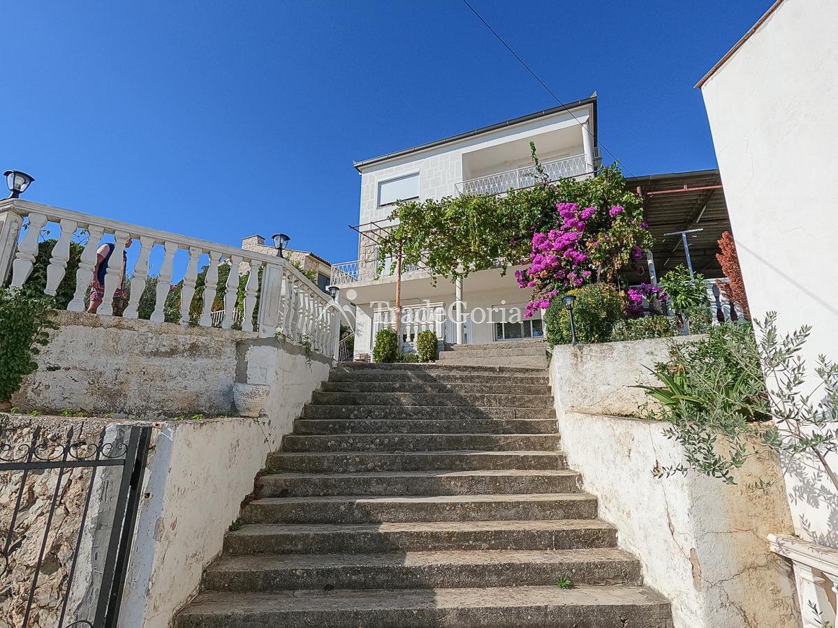 Trodnevna kuca u Limanu sa pogledom na stari grad Ulcinj.