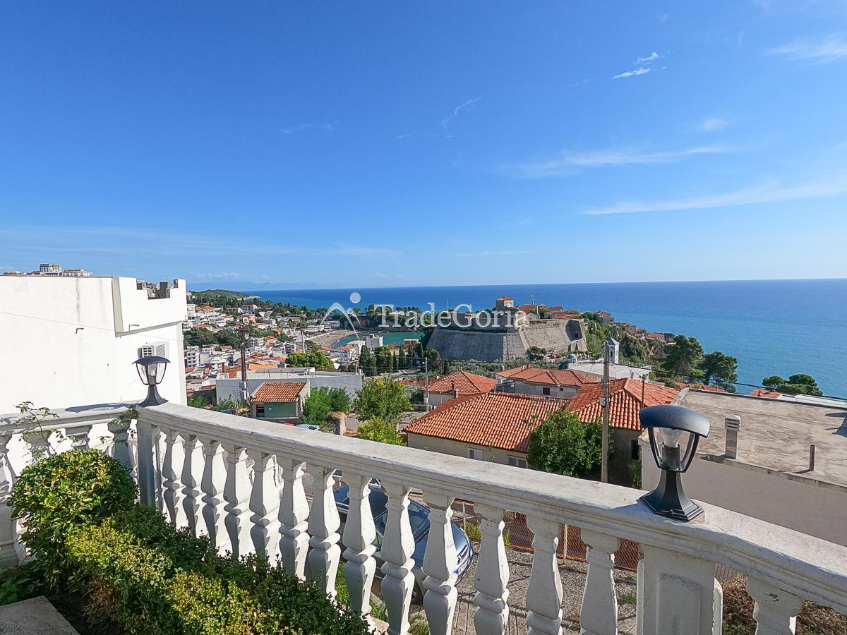 Trodnevna kuca u Limanu sa pogledom na stari grad Ulcinj.