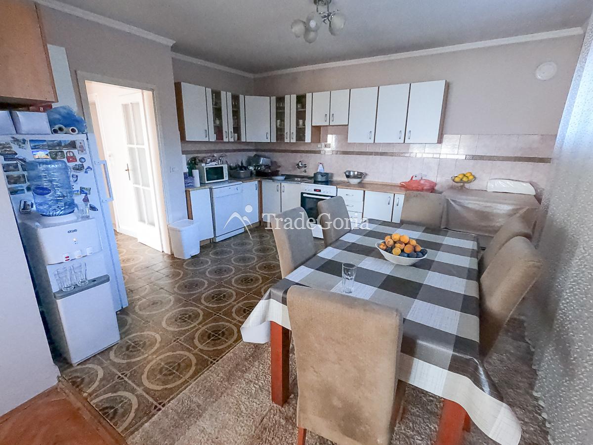 Trodnevna kuca u Limanu sa pogledom na stari grad Ulcinj.