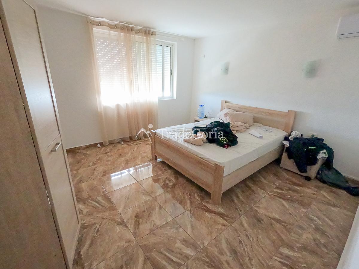 Trodnevna kuca u Limanu sa pogledom na stari grad Ulcinj.