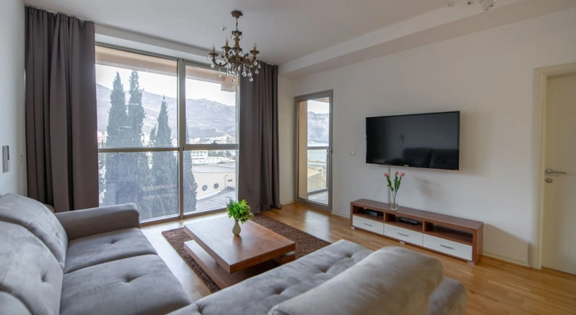 Two-bedroom apartment for rent in Budva with sea view