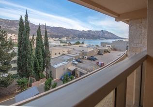 Two-bedroom apartment for rent in Budva with sea view