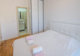 Two-bedroom apartment for rent in Budva with sea view