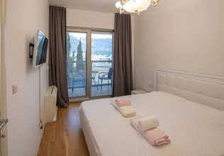 Two-bedroom apartment for rent in Budva with sea view