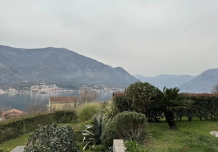 Zweizimmerwohnung mit Blick auf die Bucht zu verkaufen in Kotor, Dobrota