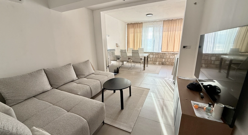 Zweizimmerwohnung mit Meerblick in Pržno
