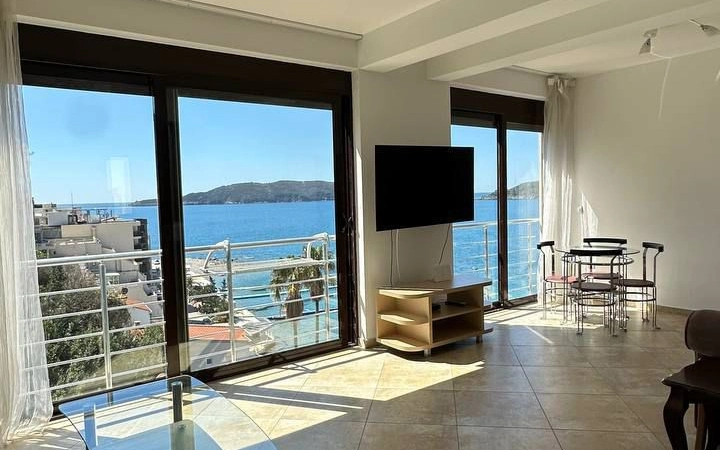 Zweizimmerwohnung, Rafailovići, Erste Reihe zum Meer