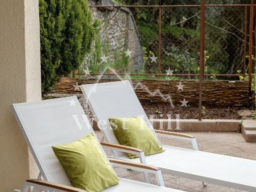 Zweistöckige Villa mit Garten und Panoramaterrasse